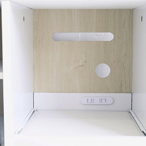 【便利な2口コンセント付き】
スライド棚の奥には合計1500Wまで使えるコンセントがあり、キッチン家電を使う際のわずらわしい配線も、これ一台で解決します。