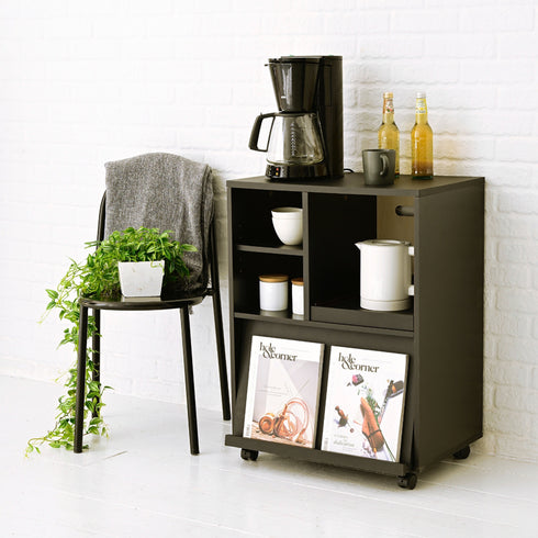 【おうちで楽しむカフェ時間】
キャスター付きで好きな場所へ動かせるから、リビングの一角を、こだわりのコーヒーと好きな音楽を楽しむ特別なカフェコーナーにしてみませんか。