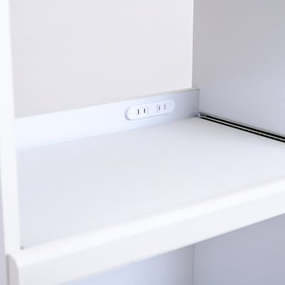【家電の配線も、これで解決】
スライド棚の奥には合計1500Wまで使える便利な2口コンセントを備え、複数のキッチン家電をすっきりと配線でき、ごちゃつきがちなコード周りをスマートに整えます。