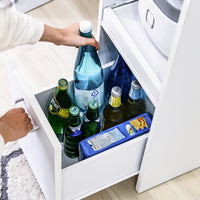 【たっぷりの収納力】高さのあるボトル類も立てて収納できる深さで、買い置きの食品や飲料もすっきり片付きます。