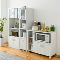 【広がる収納スタイル】シリーズで揃えれば、まるで造り付けのような統一感のあるキッチン収納が完成します。