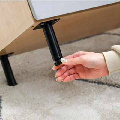 がたつきを防止するアジャスターです。