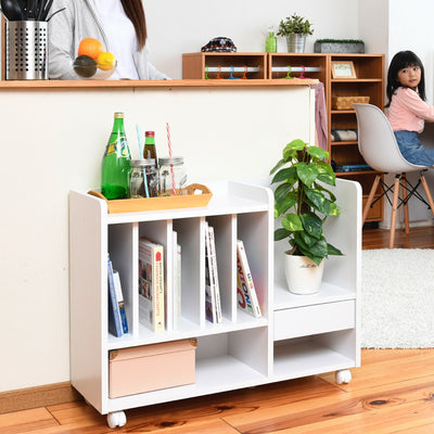 【リビング学習の新定番】
カウンター下にすっきり収まる低めの設計は、キッチンで家事をするお母さんの目の届く場所に、お子様の学びのスペースを作り出します。