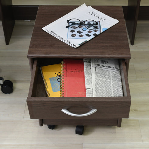 上段にはノートや筆記用具などの小物類を収納できます。