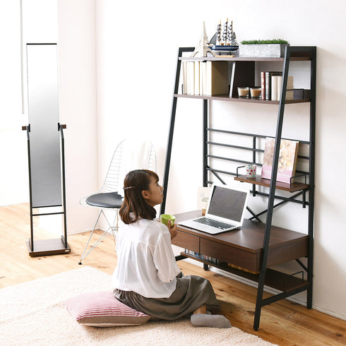 イスに座って使えるハイタイプと、床に座るスタイルのロータイプの二通りで使えるので、生活シーンに合わせて使い分けができます。