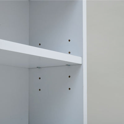 【高さが変えられる可動棚】
収納したい物の高さに合わせて棚を3.2cmピッチ、5段階で調節できるから、スペースを無駄なく活用できます。