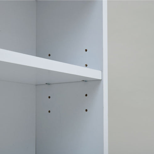 【高さが変えられる可動棚】
収納したい物の高さに合わせて棚を3.2cmピッチ、5段階で調節できるから、スペースを無駄なく活用できます。