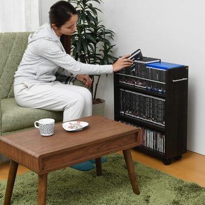 【リビングでも美しく馴染む】
美しい背面化粧仕上げでどこから見ても綺麗だから、リビングのソファ横などに置いてもお部屋の雰囲気を損ないません。