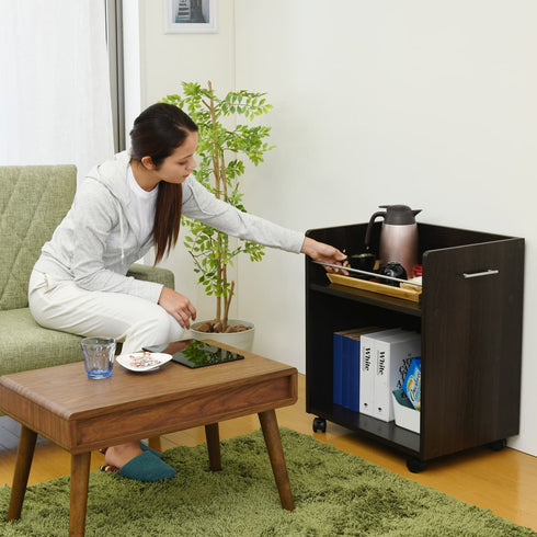 上部はオープン仕様なのでサッと手軽に手納でき、使用頻度の高いものの収納に最適です。