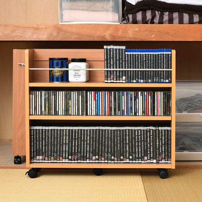 縦の仕切りがないので、本やメディア類以外にも、置き場所に困る大きなものの収納にも最適です。