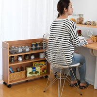 【キッチンのサブ収納にも】調味料や食品ストック、食器などをまとめて、キャスターで必要な場所へ移動も簡単です。