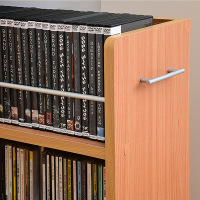 【こだわりを詰め込む一台】
大切なコレクションを傷つけずに守る落下防止バーや、掴みやすいシンプルな取っ手など、使いやすさを考えたこだわりが詰まっています。