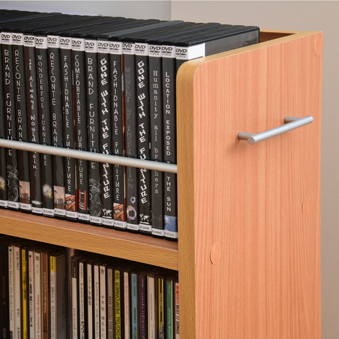 【こだわりを詰め込む一台】
大切なコレクションを傷つけずに守る落下防止バーや、掴みやすいシンプルな取っ手など、使いやすさを考えたこだわりが詰まっています。