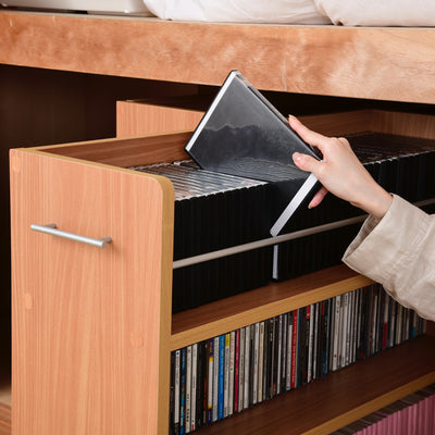 【取り出しやすいオープン収納】
縦の仕切りがないオープンタイプなので、DVDやコミックなどをずらっと並べて、お目当てのタイトルをすぐに見つけ出せます。