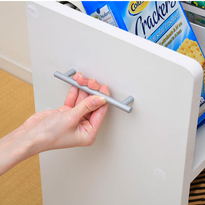 【引き出しやすいシンプル取っ手】
握りやすくシンプルなデザインの取っ手だから、たくさん収納して重たくなっても、スムーズにラックを引き出せます。