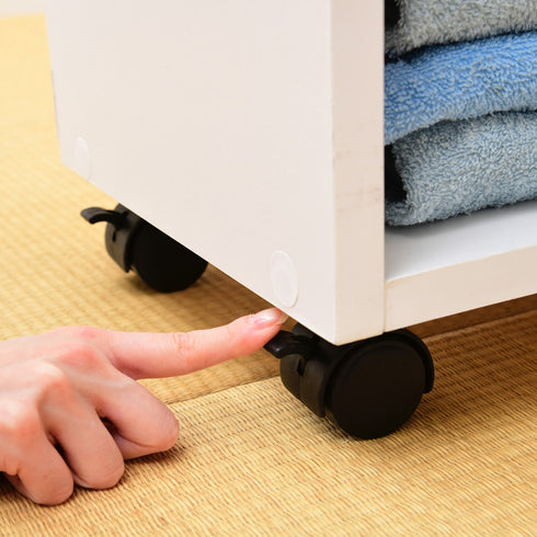 【安心のストッパー付き】
5つのキャスターのうち2つにはストッパーが付いているため、普段はしっかり固定でき、地震の際や小さなお子様がいるご家庭でも安心です。