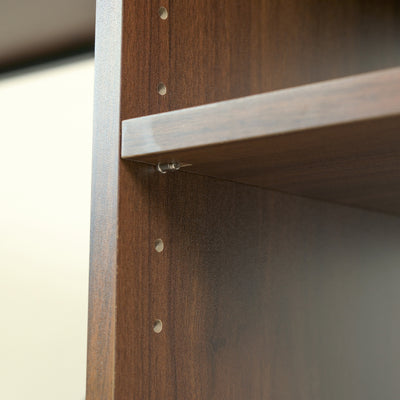 【可動棚で柔軟に対応】
棚板は3.2cm間隔で9段階に調整可能で、収納物に合わせた使いやすい高さに簡単にカスタマイズできます。