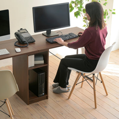 【使いやすさを追求した設計】
足元広々の構造と、配線を美しくまとめられる天板スリットで、快適かつスタイリッシュなデスク環境を実現します。