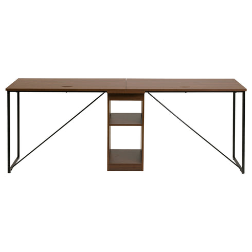 【収納も視線もすっきり】
デスク中央のオープンラックは、排熱にも配慮された設計で、PC本体や書類などを無駄なく整理できます。