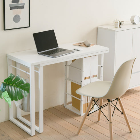 【お部屋に馴染むシンプルデザイン】
清潔感のあるホワイトカラーと無駄のないデザインは、どんなお部屋のインテリアにも自然と溶け込み、すっきりと洗練された空間を演出します。