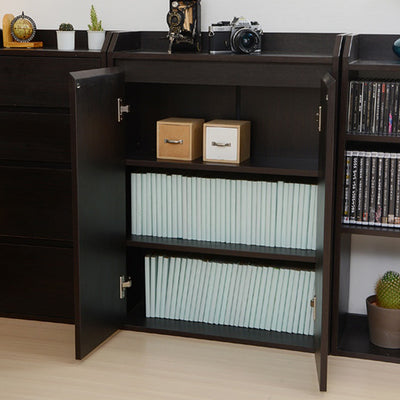 扉付きのため、来客時に見せたくないものをサッと隠すことができ、使い勝手は申し分ありません。