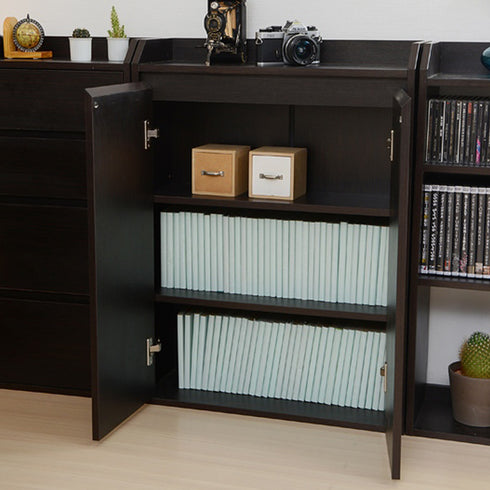 扉付きのため、来客時に見せたくないものをサッと隠すことができ、使い勝手は申し分ありません。