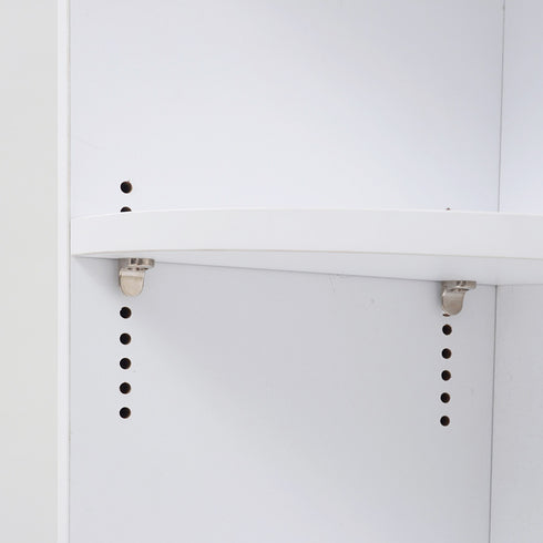 上から2段目の棚板のみ可動式で、収納物に合わせて10mmピッチ10段階で高さ調節可能です。