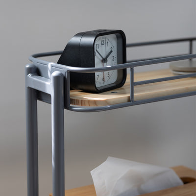 【こだわりのディテール】
落下防止の役割も果たす丸みのあるスチールフレームは、ヨーロッパの自転車カゴをイメージしたこだわりのデザインで、空間に柔らかな印象を与えてくれます。