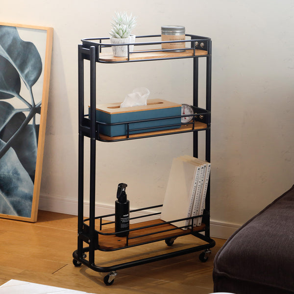 【空間を引き締めるブラック】
天然木の温もりにブラックのスチールが映えるデザインは、リビングの片隅に置くだけで空間全体を引き締め、観葉植物やフレグランスをお洒落に飾るディスプレイスペースにもなります。