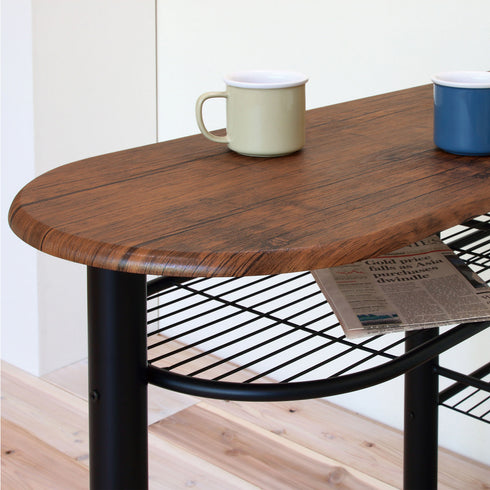 天板と座板は、温かみのある豊かな木目をリアルに再現し、天然木のような本格的な風合いが感じられます。