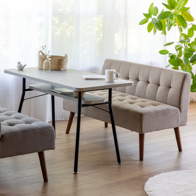 【二人でゆったり使える広さ】
幅1100mmの天板は、二人で食事をしたり、並んで軽食を楽しんだりするのにちょうど良いサイズ感で、豊かな二人時間を育みます。