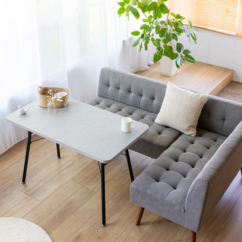 【お手入れ簡単、いつも清潔】
水や傷に強いメラミン天板を採用しているため、汚れてもサッと拭くだけで綺麗になり、毎日のお手入れも簡単です。