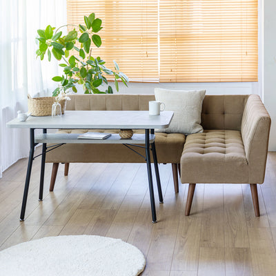 【洗練されたストーングレー】
モダンで清潔感あふれるストーングレーの天板は、明るい日差しやグリーンとも相性が良く、洗練されたダイニングシーンを演出します。