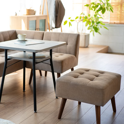 【足元から、始まる快適生活】
ソファで寛ぐ時間に脚をゆったりと預けるだけで、一日の疲れが和らぎ、お掃除ロボットもスムーズに通れる高さで、いつでも清潔な空間を保てます。