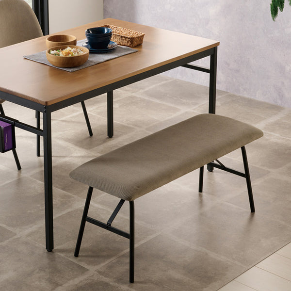 シンプルでモダンなデザインが印象的なインテリア”ノアルシリーズ”のベンチ。