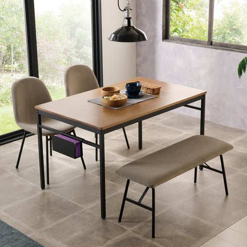 シンプルでモダンなデザインが印象的なインテリア"ノアルシリーズ"の120cm×75cmのダイニングテーブル。