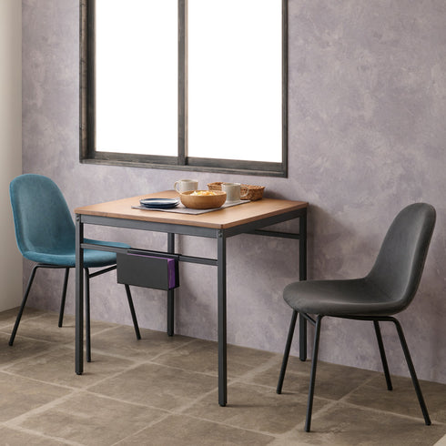 シンプルでモダンなデザインが印象的なインテリア"ノアルシリーズ"の75cm×75cmのダイニングテーブル。