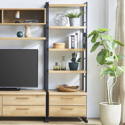 無垢材とブラックアイアンの異素材の組み合わせがお洒落な幅60cmのシェルフです。