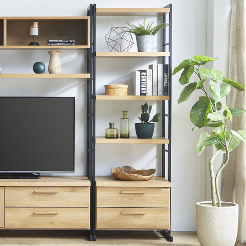 無垢材とブラックアイアンの異素材の組み合わせがお洒落な幅60cmのシェルフです。