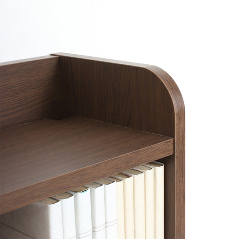 【角に丸みを持たせた安心設計】
側板の角は丁寧に丸く加工されているため、万が一ぶつかっても安心で、小さなお子様がいるご家庭にもおすすめです。