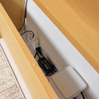 【電源タップごと隠せます】収納部の奥には、ごちゃつきがちな電源タップやルーターなどをまとめて隠せるので、ホコリも防げて見た目もすっきりします。