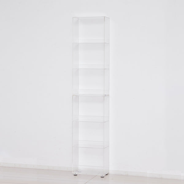 【お部屋に溶け込む透明ラック】
まるでオブジェのように美しい透明なアクリルが、圧迫感を与えることなく空間に溶け込み、お部屋をより広くスタイリッシュに見せてくれます。