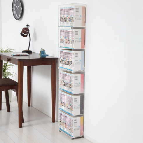 【大切なコレクションを落下から守る】
背面に設けられた3cmの立ち上がりが、収納した本が後ろへ滑り落ちるのを防ぎ、あなたの大切なコレクションを安心して飾っておけます。