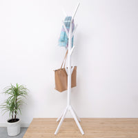 【毎日使うアイテムを美しく】帽子やバッグ、ストールなど、お気に入りの小物をサッと掛けて、お部屋をすっきりと片付けられます。