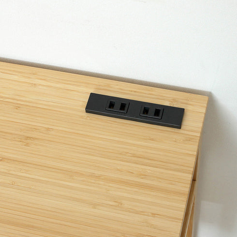 便利な2口コンセント(1500W)付きで、ソファやベッドサイドに置けばスマートフォンやタブレットの充電はもちろん、デスクライトや電化製品を手軽に使用できます。