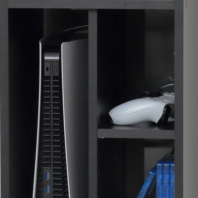 扉内左側には可動棚が付いており、収納する物に合わせて高さの調節が可能です。