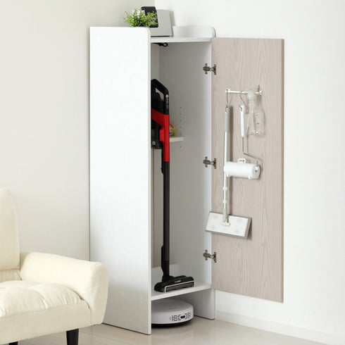 【リビングにも馴染む賢い収納】
リビングの片隅に置いても違和感のないスッキリとしたデザインで、扉裏のバーや可動棚を使いこなせば、ごちゃつく掃除グッズが驚くほどきれいに収まります。