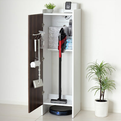 【魅せる収納、すっきり片付く】
生活感の出がちな掃除道具一式を、おしゃれな木目調の扉で隠しつつ、天板にはお気に入りの小物を飾ることで、お部屋の雰囲気を損なわず、むしろ素敵に演出できます。