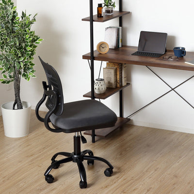 シンプルな機能とデザインでご自宅でのご使用にも向いているワークチェアです。