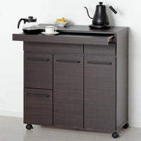 【あなただけの、おうちカフェ空間】
温かみのあるブラウンのカウンターで、お気に入りのカップにお茶を淹れる時間は、忙しい毎日の中に心安らぐ豊かなひとときをもたらします。